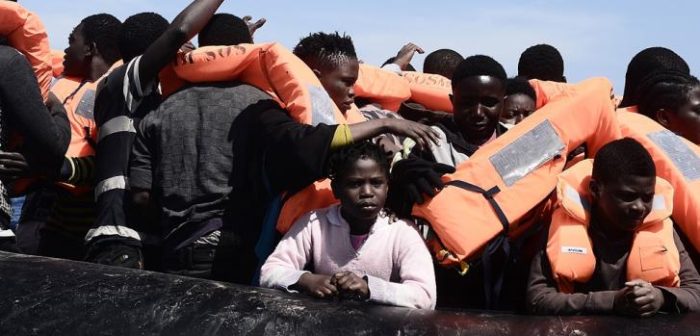 El 23 de marzo de 2017, 1.004 personas fueron rescatadas en el Mar Mediterráneo de once botes, 9 botes de goma y dos de madera.
Kenny Karpov/SOS MEDITERRANEE