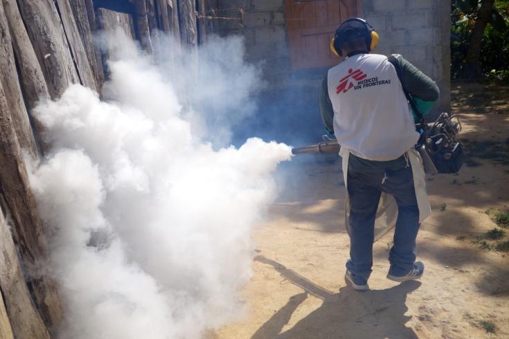Fumigación contra el dengue en Honduras