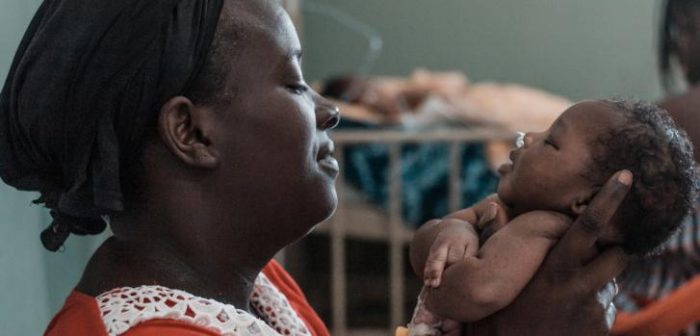 En el Hospital Nacional Simão Mendes, el principal hospital del país, MSF gestiona las urgencias pediátricas, así como las unidades de cuidados intensivos de pediatría y neonatología, y la unidad de tratamiento de desnutrición.Raul Manarte/MSF