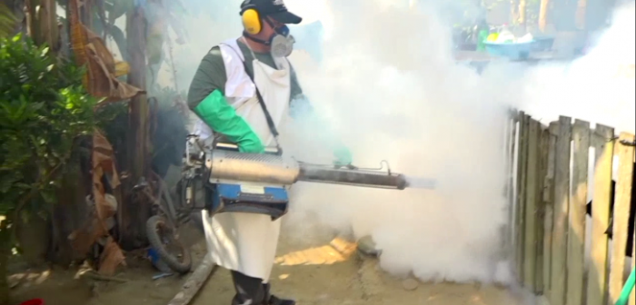 Nuestros equipos realizando tareas de fumigación para combatir el dengue en Honduras.Arlette Blanco