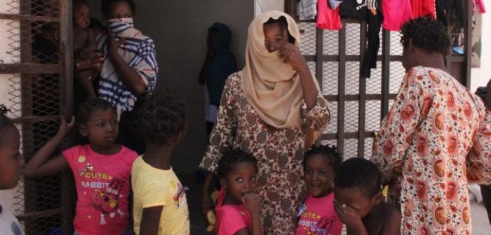 Mujeres y niños en un centro de detención para migrantes y refugiados en Libia. Septiembre 2018.Sara Creta/MSF