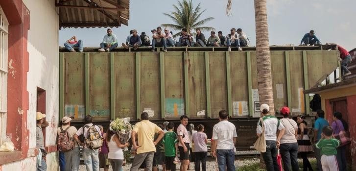 Cada pocos días, llega un tren a Ixtepec, México, con cientos de migrantes. Esperan horas (o días) y luego continúan.Anna Surinyach/MSF