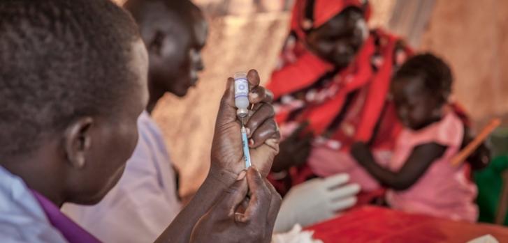 Vacunación contra el pneumococo en el campo de Yida, en Sudán del Sur.Yann Libessart/MSF