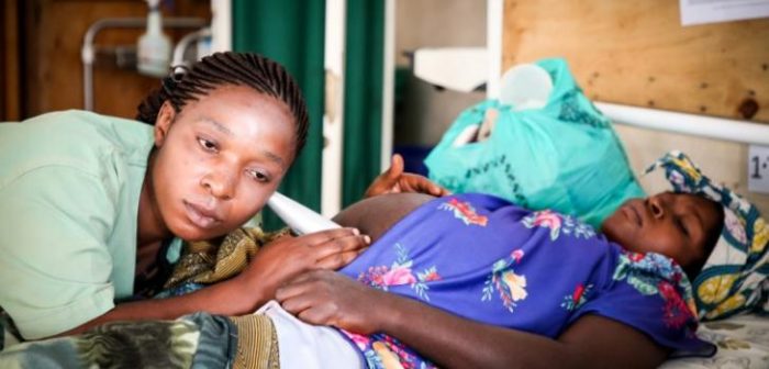 Una mujer embarazada siendo examinada en Masisi, República Democrática del Congo. Foto ilustrativa.Sara Creta/MSF
