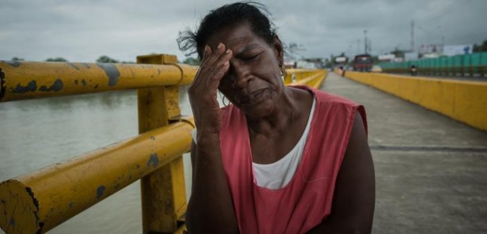 Nuri vende pescado en uno de los mercados de Buenaventura. Uno de sus hijos fue brutalmente asesinado por una pandilla local hace 16 años. Desde ese entonces, ella ha estado sufriendo ataques de pánico, ansiedad y síntomas de esquizofrenia. Ha estado en tratamiento con una de nuestras psicólogas, que ha podido ayudarla a enfrentar sus miedos y esto permitió que pudiera seguir trabajando en el mercado. ©Marta Soszynska/MSF