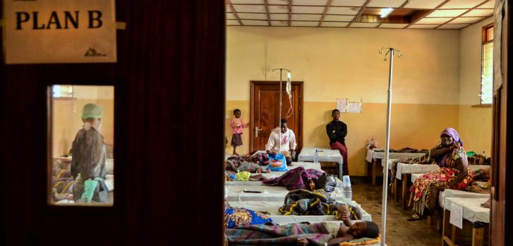 Los equipos de MSF están respondiendo en unas 30 unidades y centros de tratamiento en 9 de las provincias afectadas, con tratamiento y centros de rehidratación, donaciones, consciencia comunitaria, actividades de agua y saneamiento y vacunaciones. ©Arjun Claire/MSF