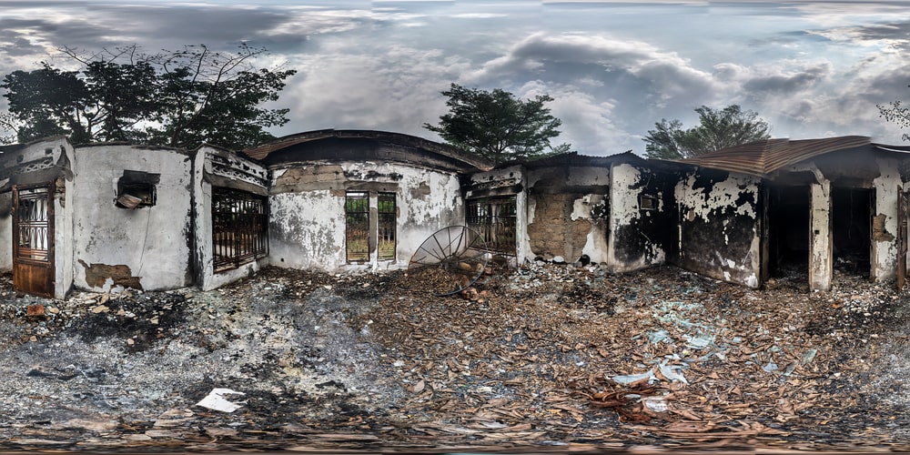 Muchos locales y casas locales fueron atacados y quemados durante el saqueo. ©Marta Soszynska/MSF