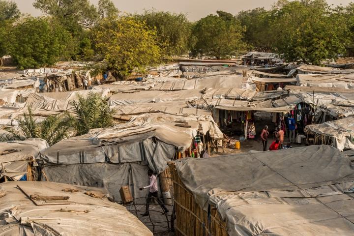 Refugio en Sudán de Sur para personas que huyen de la violencia.