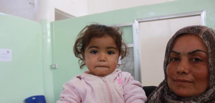 Joud tiene tres años y fue diagnosticada con talasemia, le realizan una transfusión de sangre cada 15 días.MSF/Diala Ghassan