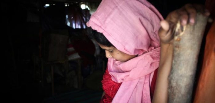 Reena Bekum, 23, en el asentamiento improvisado de Unchiprang. Llegó a Bangladesh hace 8 meses, huyendo de la violencia en Maung.Sara Creta/MSF