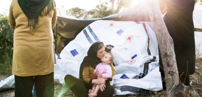 Una familia llegada de Afganistán en una extensión del campo de Moria. Mayo 2018.Robin Hammond/Witness Change