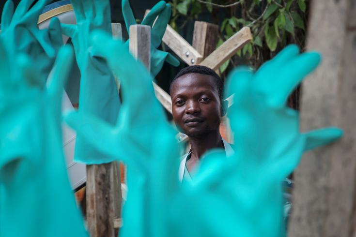 Limpieza en el Centro de Tratamiento de Ébola para prevenir el contagio