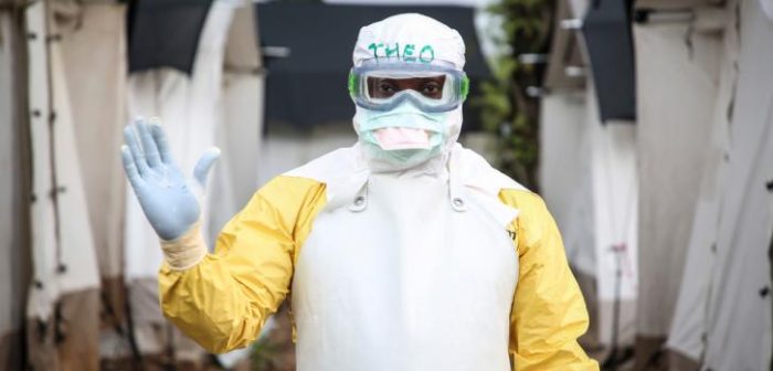 Todas las tareas en el Centro de Tratamiento de Ébola en la República Democrática del Congo contribuyen a frenar la epidemia.Carl Theunis/MSF