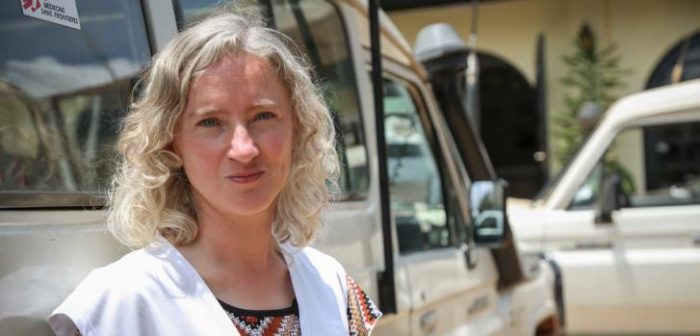 "Comprender a la gente es la clave para entender el Ébola." Hilde De Clerk, médica especialista en la epidemia de Ébola, en Republica Democrática del Congo.Carl Theunis/MSF