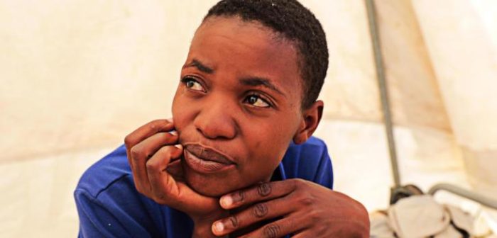 Atlas Murima, de la provincia de Mashonaland West en el norte de Zimbabue, en el centro de tratamiento de cólera Glenview establecido por MSF en colaboración con el departamento de salud de la ciudad de Harare en Glenview, Harare, en octubre de 2018.Marion Mossing/MSF