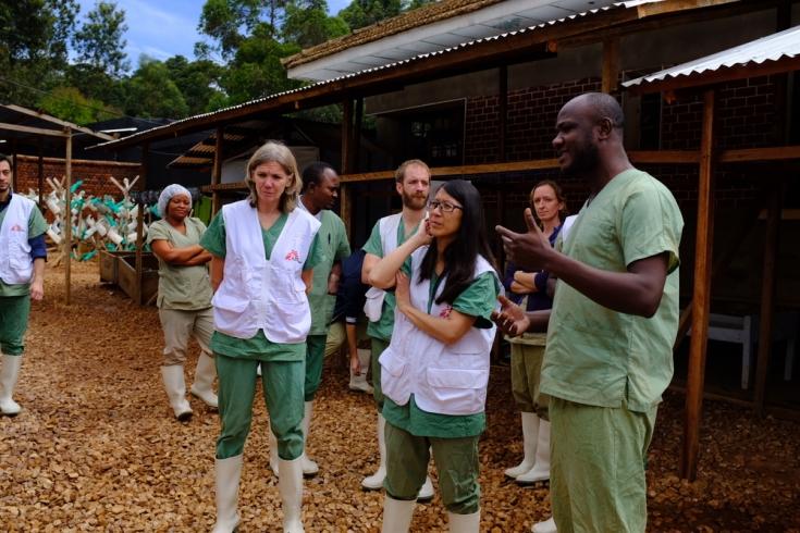 Joanne Liu visitando un centro de tratamiento de Ébola en Butembo, República Democrática del Congo
