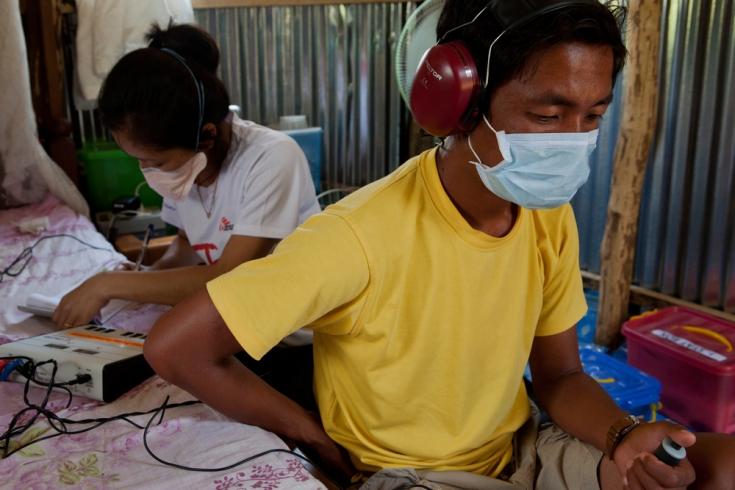 Thangkhoshin Hookip padece tuberculosis resistente a los medicamentos. Cada día tienen que ponerle una inyección y debe tomarse 15 pastillas de medicamentos.