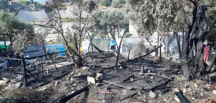 Calcinado y reducido a cenizas: así ha quedado parte del campo de refugiados de Vathy, en la isla de Samos (Grecia), tras el incendio.MSF