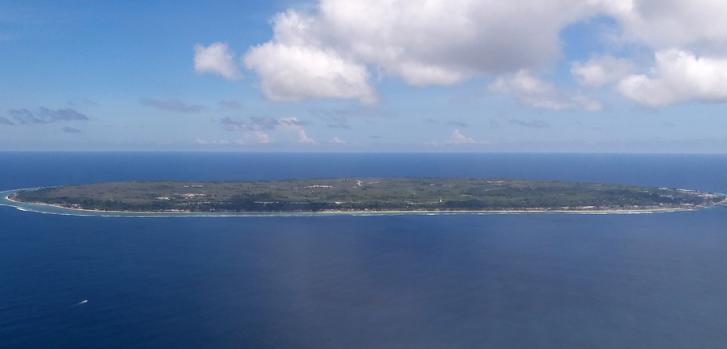 Vista de Nauru desde un avión. La isla tiene un tamaño de 21 kilómetros cuadrados, con una población de aproximadamente 13.000 personas.MSF