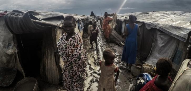 En el campo de Protección de Civiles (PoC) de Malakal, las condiciones de vida son terribles. Está superpoblado y, durante la temporada de lluvias, que puede durar hasta cinco meses, los refugios se inundan sin posibilidad de mantenerse secos.Raúl González/MSF