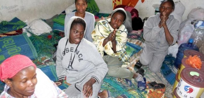 Mujeres nigerianas retenidas en un centro de detención en Libia. Enero de 2017. ©Tankred Stoebe/MSF