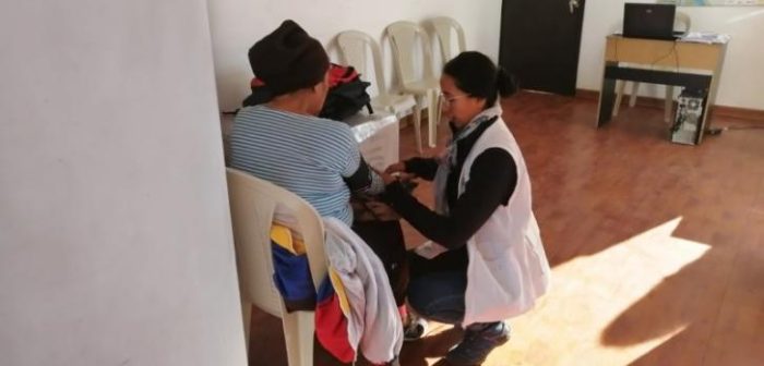 Trabajadora de Médicos Sin Fronteras apoyando a la población migrante venezolana en la frontera entre Colombia y Ecuador.MSF