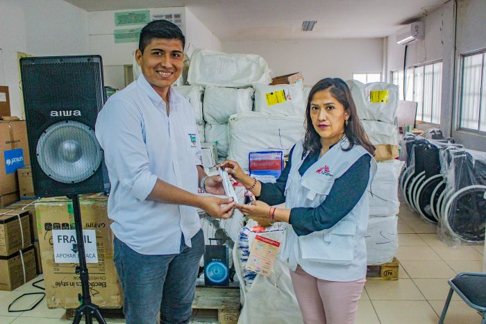 Donación de suministros para combatir el dengue en Santa Cruz, Bolivia.