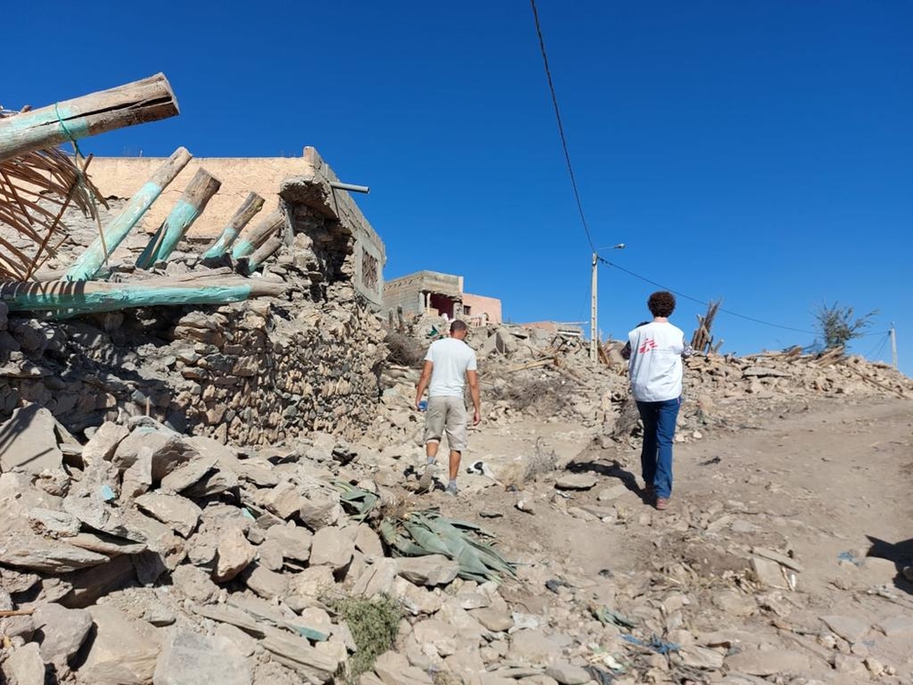 Personal de Médicos Sin Fronteras evalúa las necesidades en el pueblo de Taharat, tras el fuerte terremoto que sacudió el centro de Marruecos el 8 de septiembre de 2023.