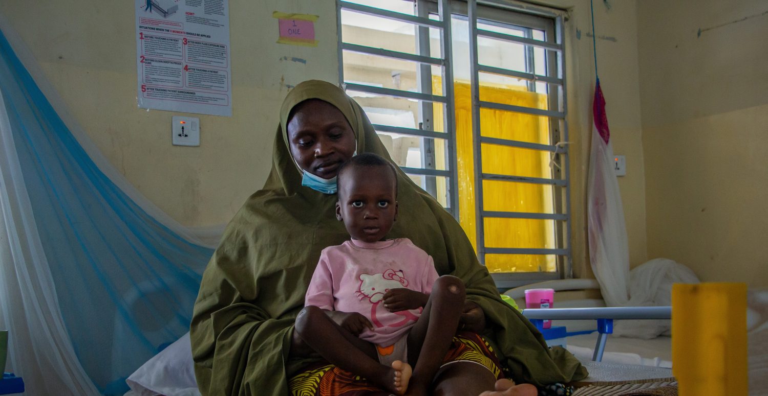 Intervención de MSF en Kano, Nigeria, para brindar ayuda médica a pacientes con difteria.