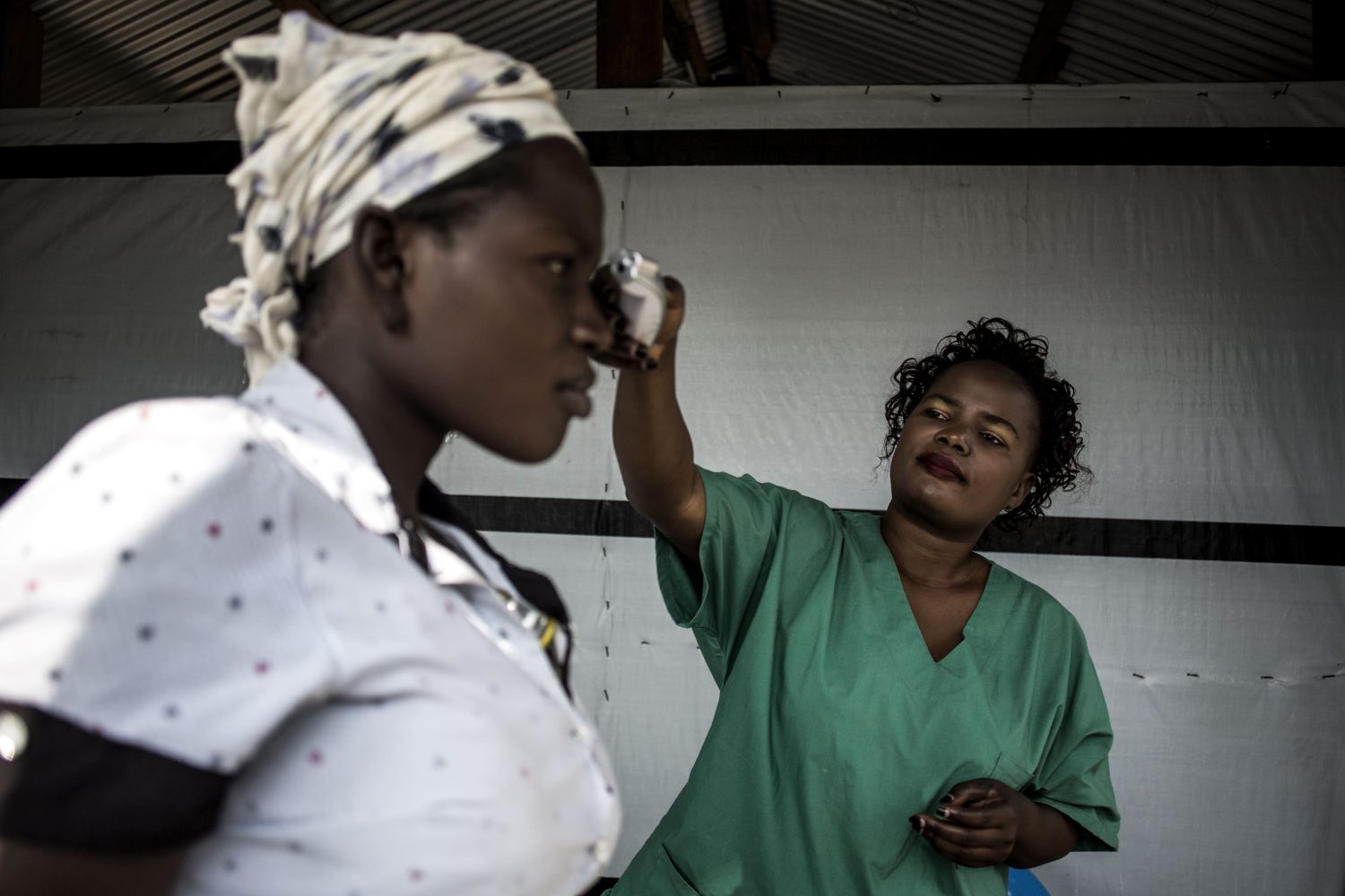 MSF brinda asistencia a pacientes con Ébola.