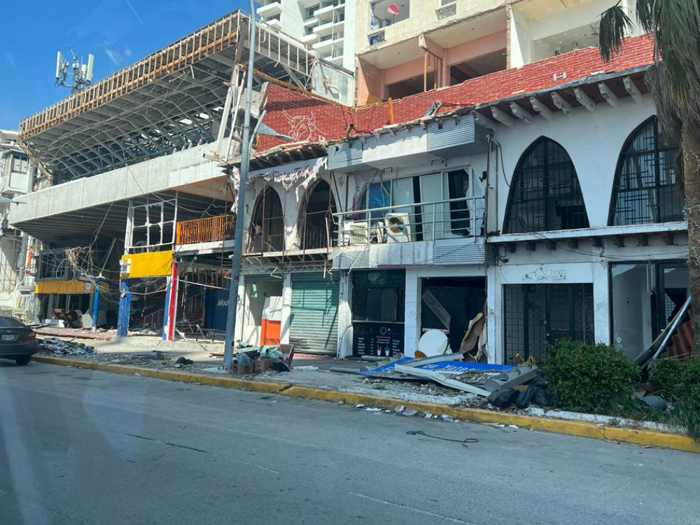 La destrucción de Acapulco tras el paso del Huracán Otis. 