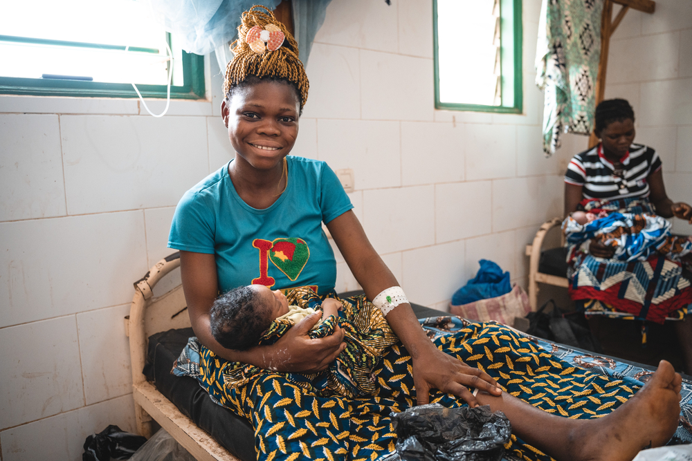 En el hospital de Klouékanmé de Benín prestamos atención obstétrica y neonatal integral de urgencia, apoyamos las urgencias obstétricas y financiamos la atención a casos de emergencia vulnerables © Yves-Constant Tamomo.