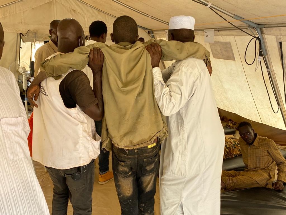 Crisis en Sudán provoca que cientos de heridos huyan a Chad en busca de refugio.